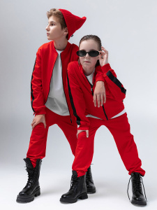 Костюм, красный